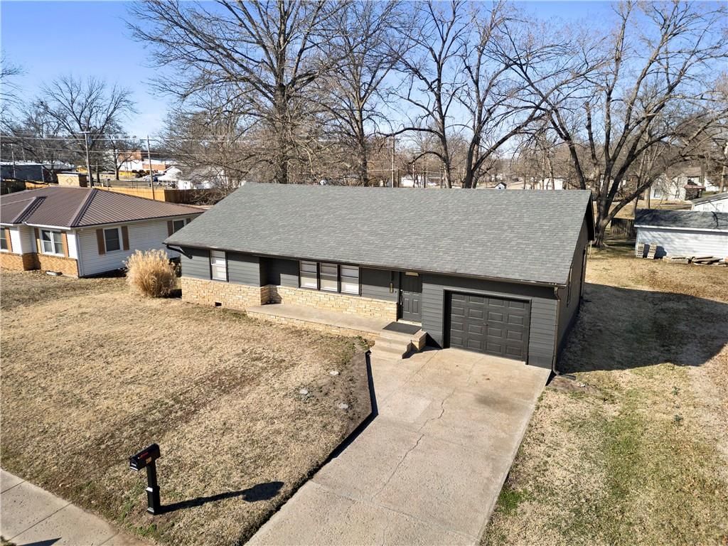 210 E Walnut Street — photo 2