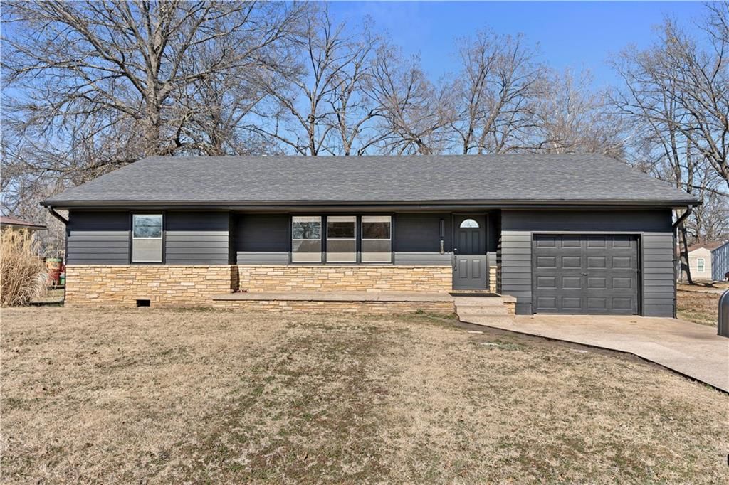 210 E Walnut Street — photo 6