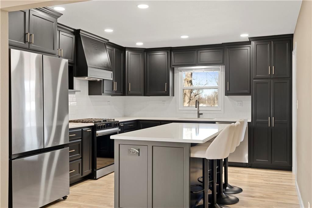 210 E Walnut Street — photo 13