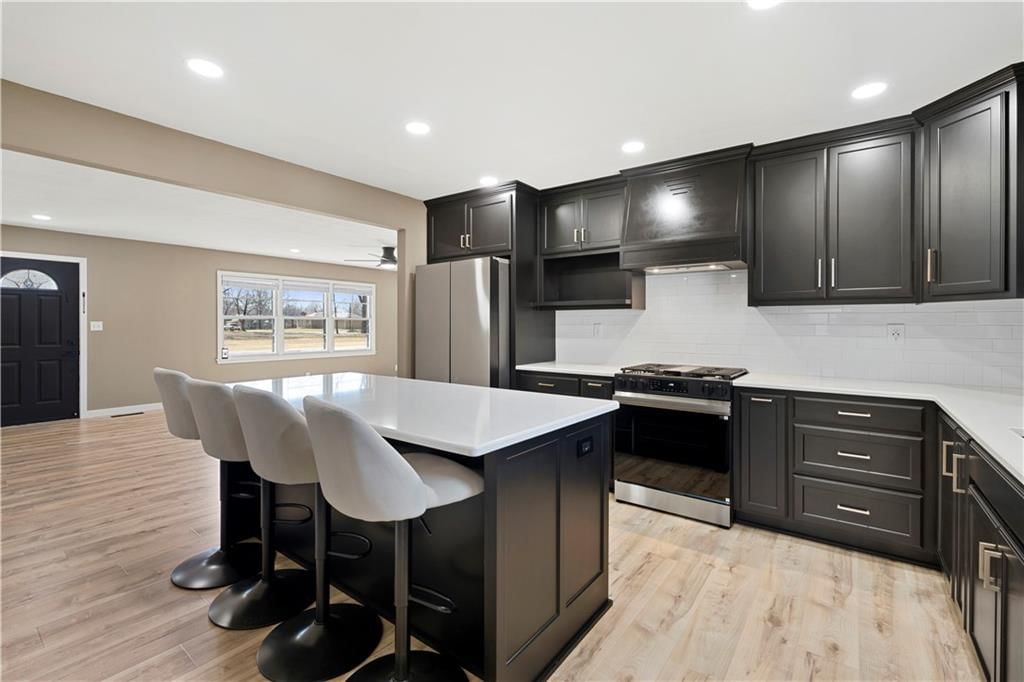 210 E Walnut Street — photo 17