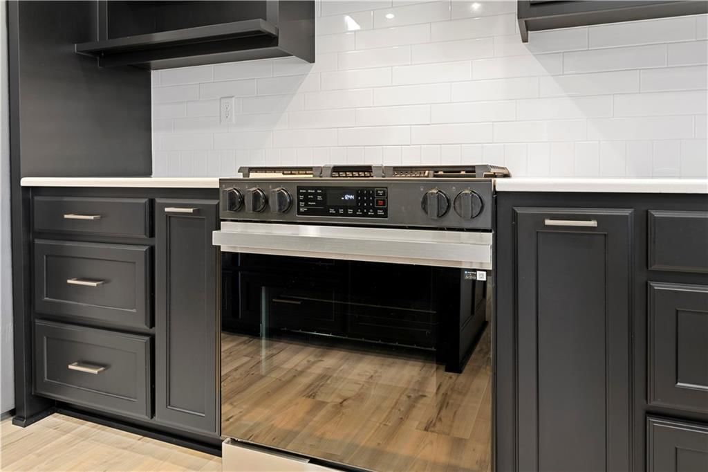 210 E Walnut Street — photo 21