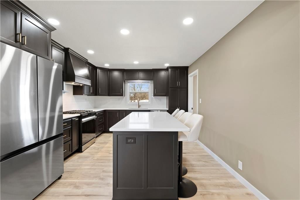 210 E Walnut Street — photo 30