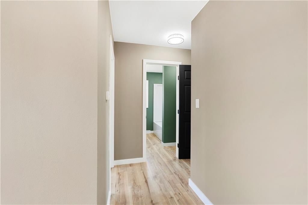 210 E Walnut Street — photo 32