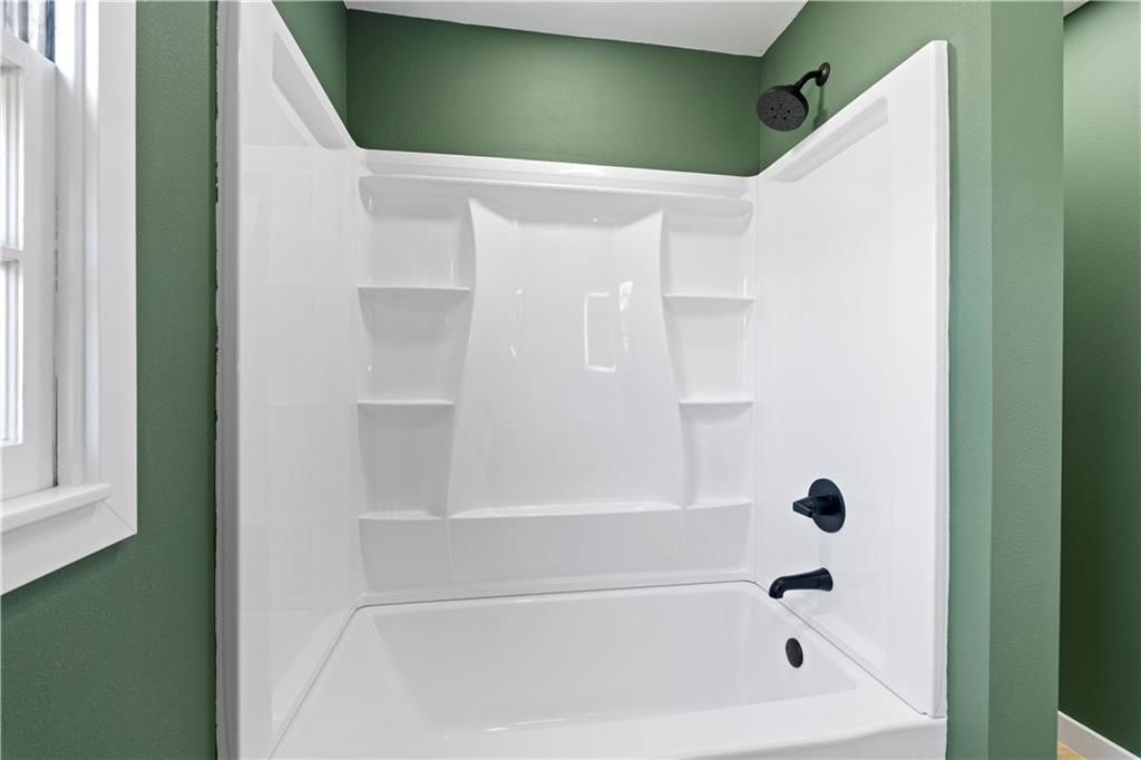 210 E Walnut Street — photo 36