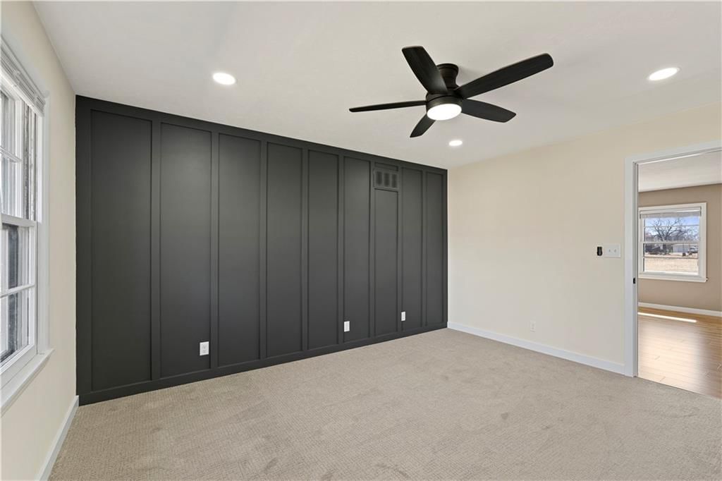 210 E Walnut Street — photo 38