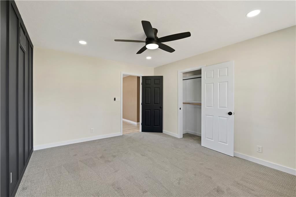 210 E Walnut Street — photo 39