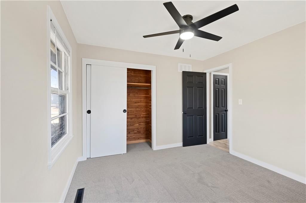 210 E Walnut Street — photo 41