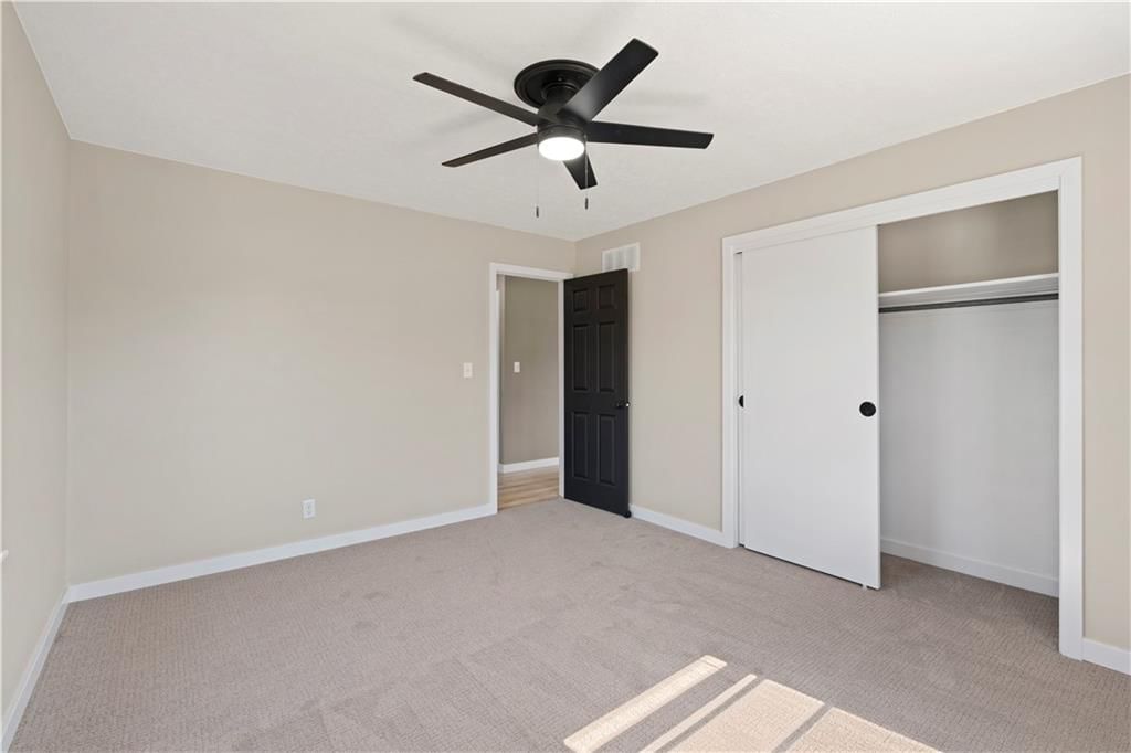 210 E Walnut Street — photo 43