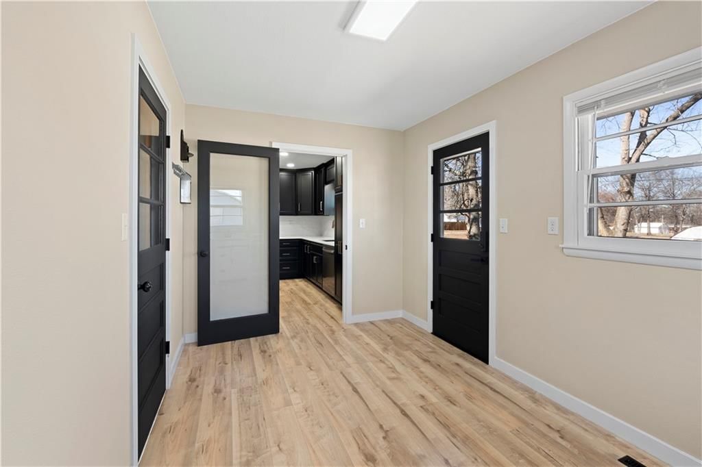 210 E Walnut Street — photo 44