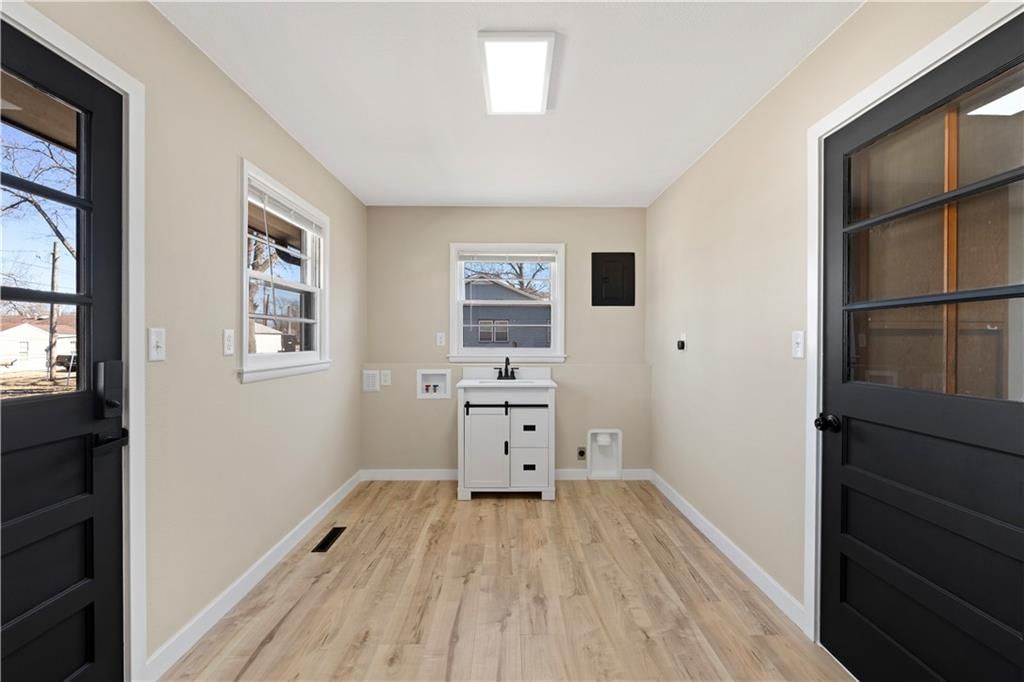 210 E Walnut Street — photo 46