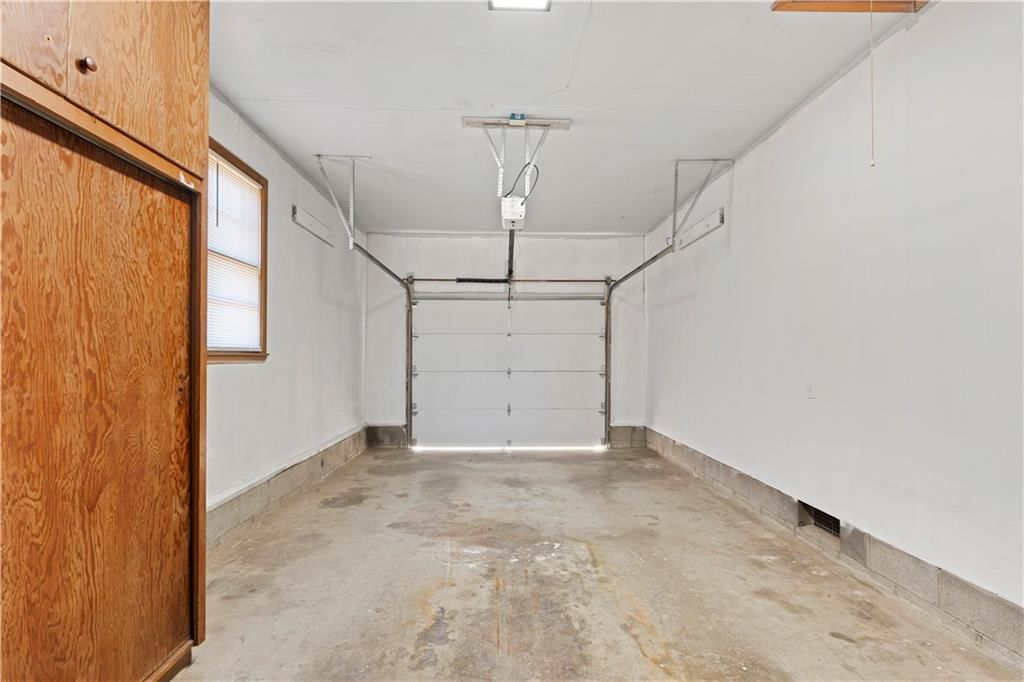 210 E Walnut Street — photo 48