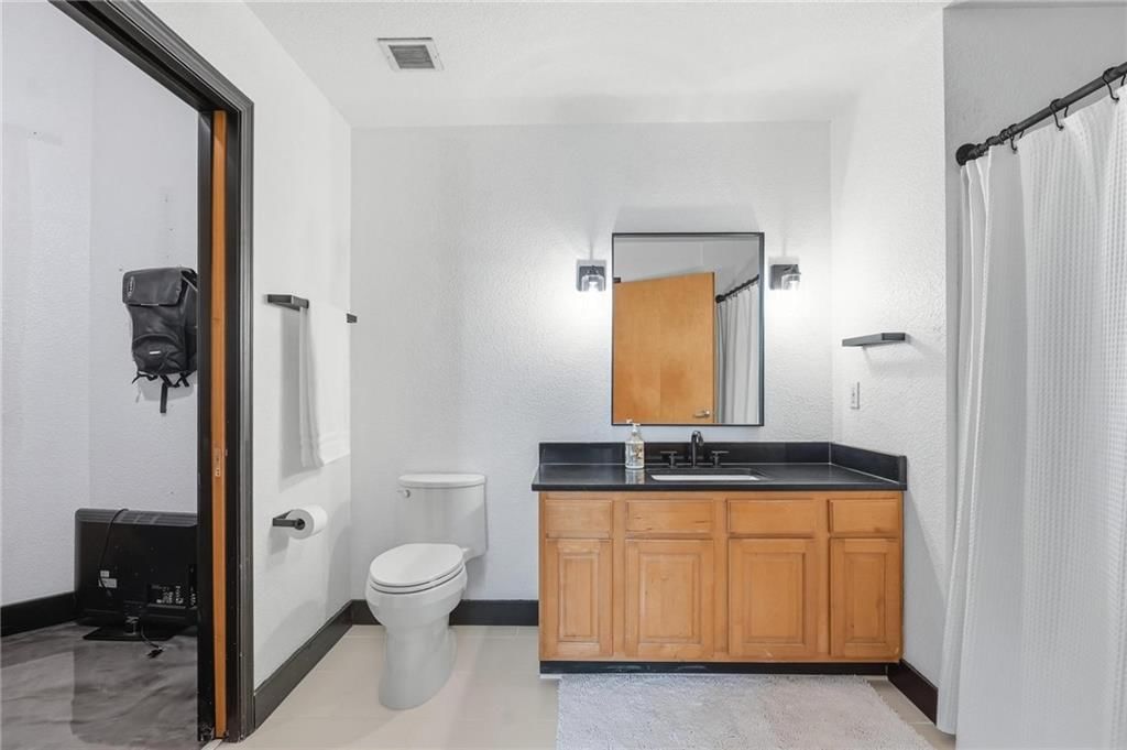 321 W 7th Street — photo 10