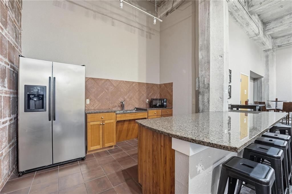 321 W 7th Street — photo 30