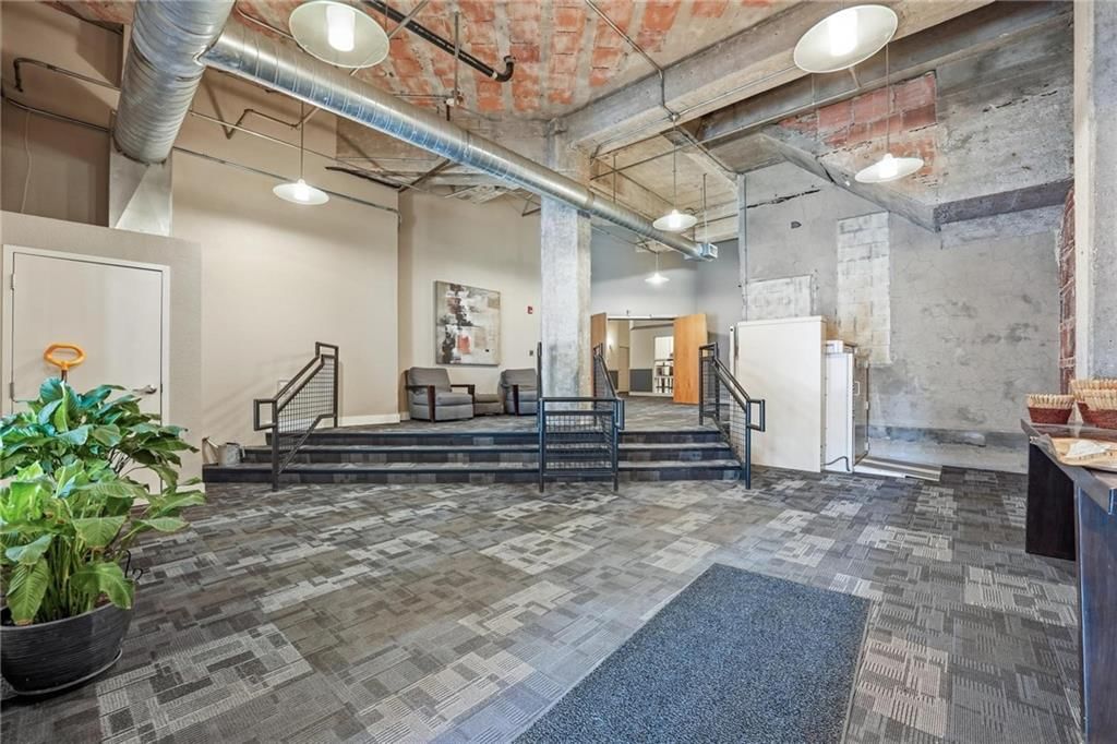 321 W 7th Street — photo 33