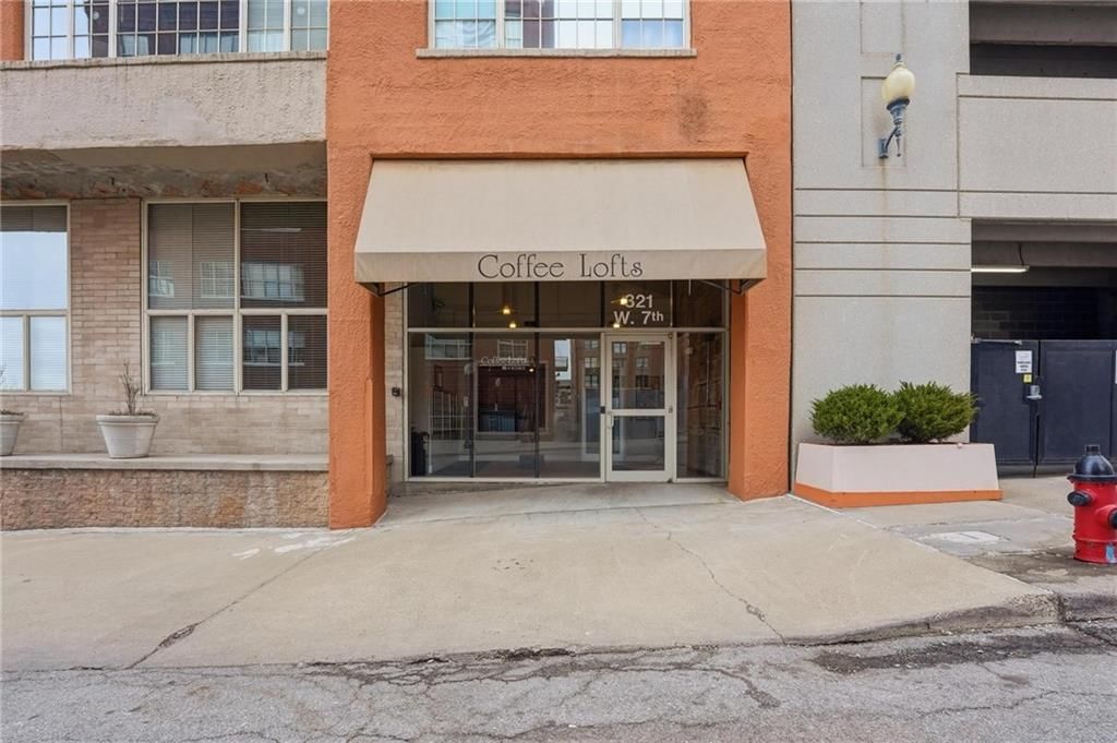 321 W 7th Street — photo 35