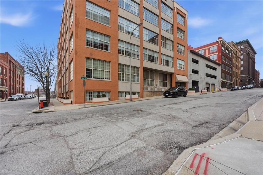 321 W 7th Street — photo 37