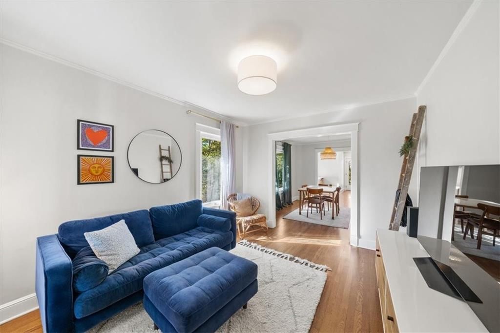6034 Kenwood Avenue — photo 3