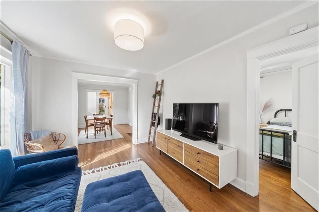 6034 Kenwood Avenue — photo 4