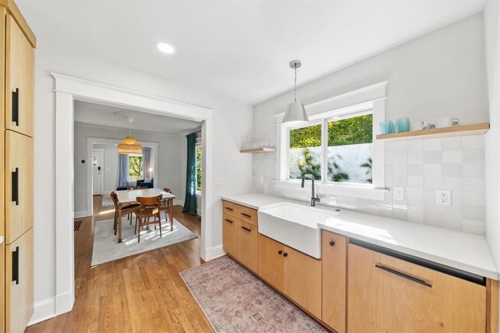 6034 Kenwood Avenue — photo 8