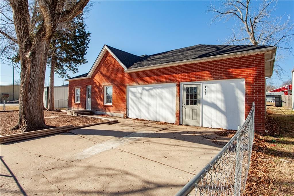 406 S Main Street — photo 4