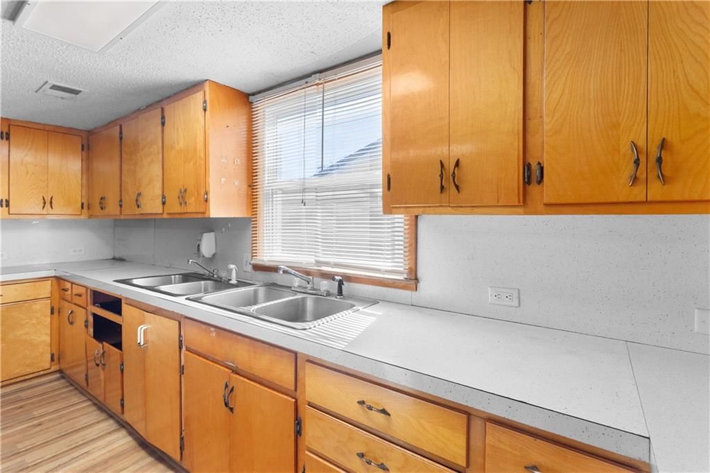 406 S Main Street — photo 16