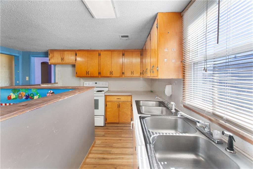 406 S Main Street — photo 17