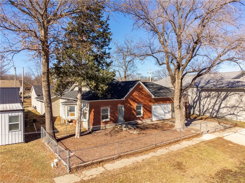 406 S Main Street — photo 31