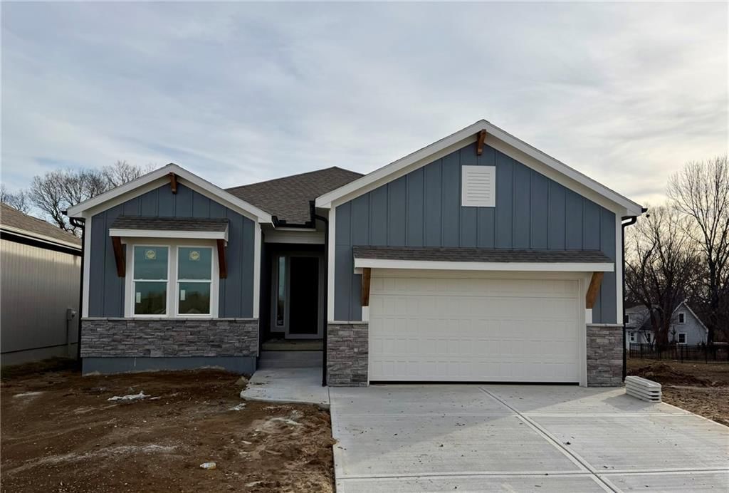 1153 SW Whitby Drive, Lee's Summit, MO