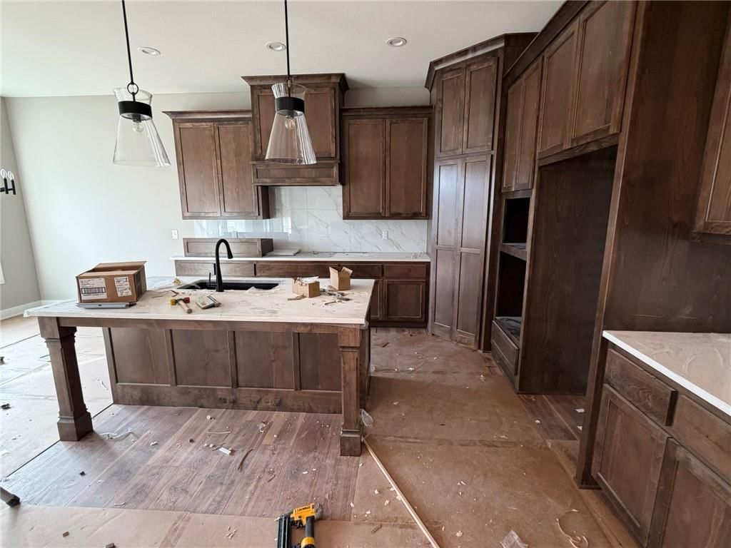 1153 SW Whitby Drive — photo 2