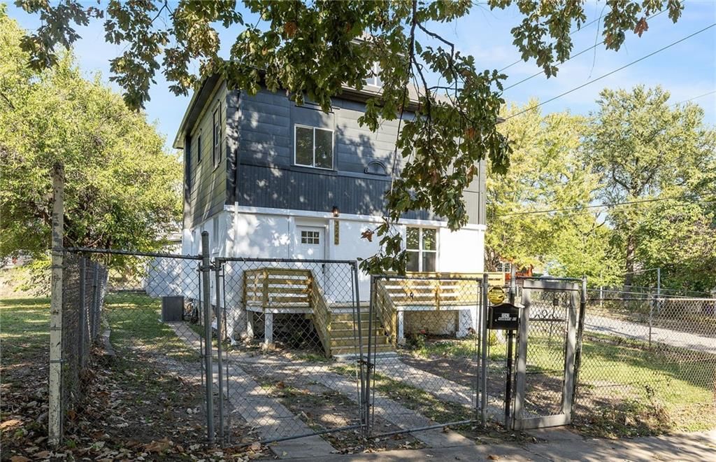 3242 Roberts Street — photo 3