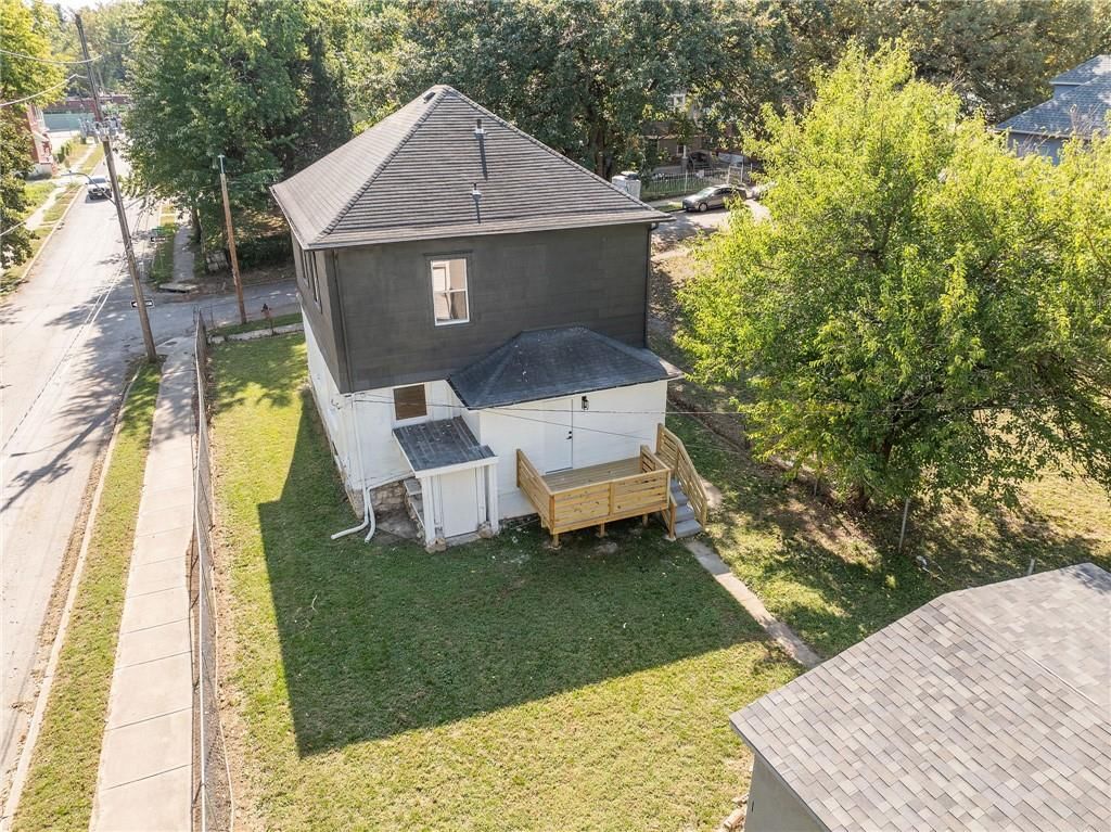 3242 Roberts Street — photo 50