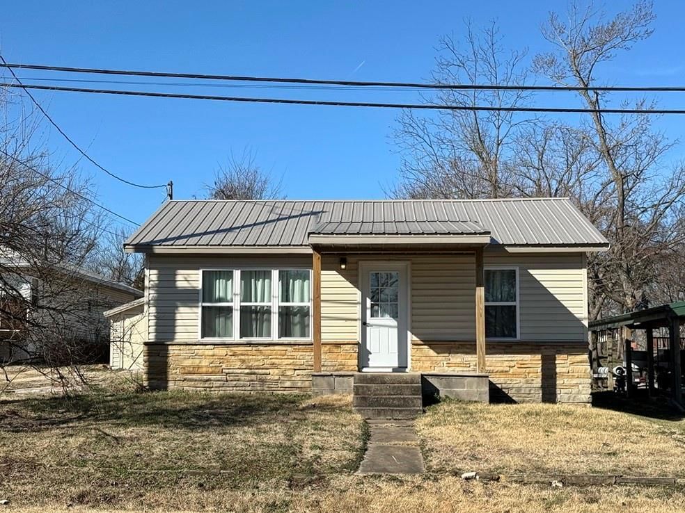 408 N St James Street, El Dorado Springs, MO