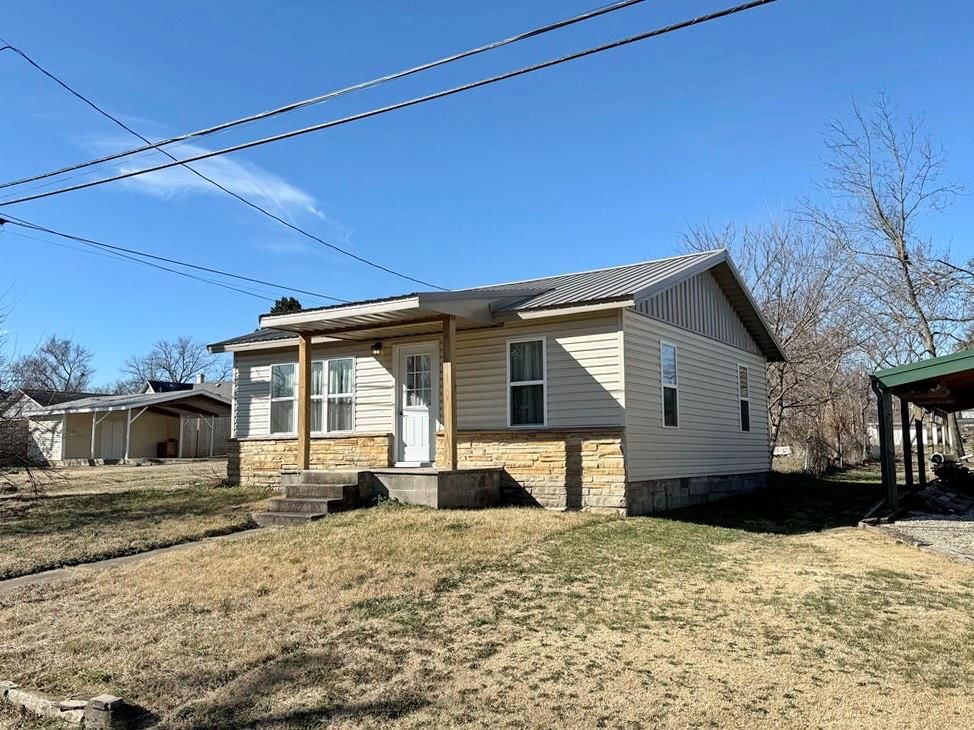 408 N St James Street — photo 2