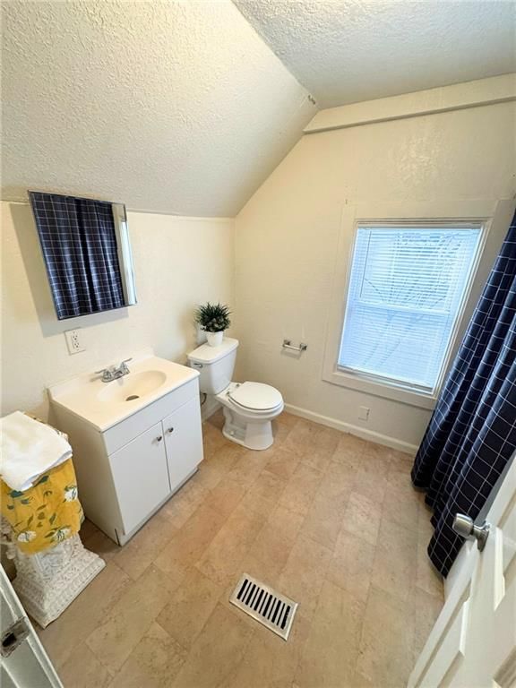 2216 E 72nd Street — photo 10