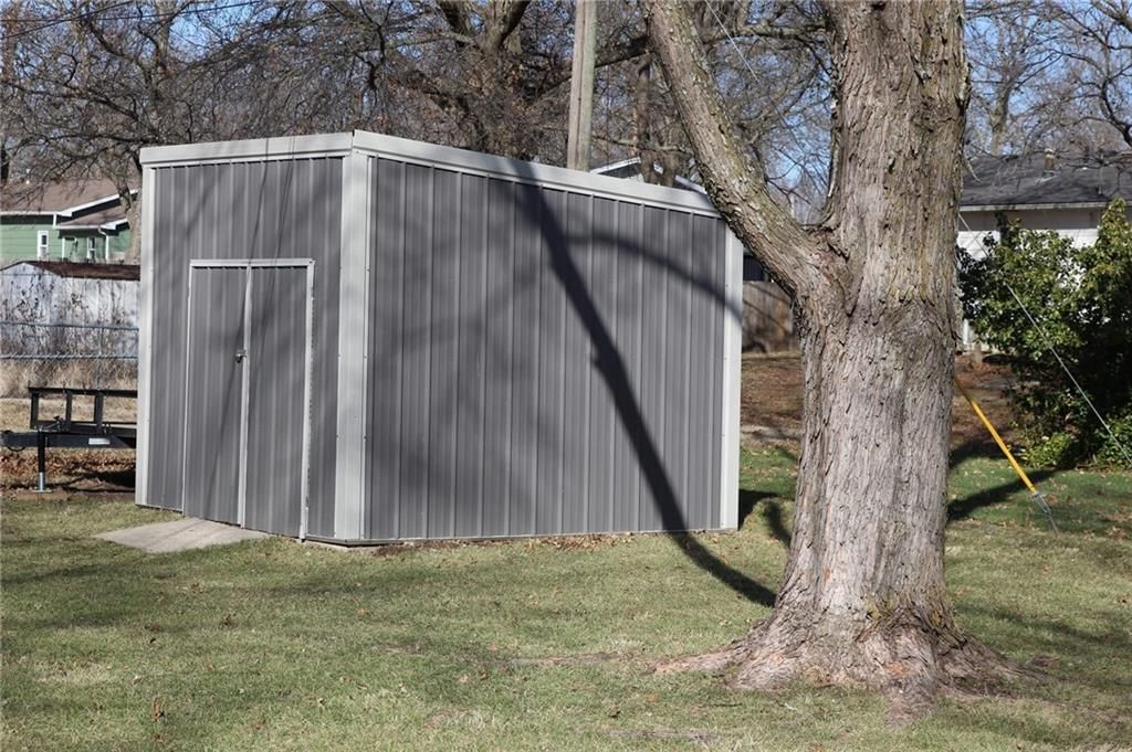 445 E Hickory Street — photo 23