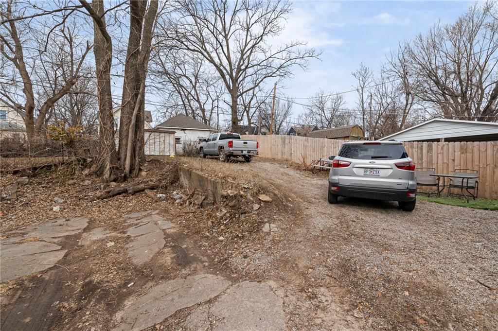 3028 Bales Avenue — photo 34
