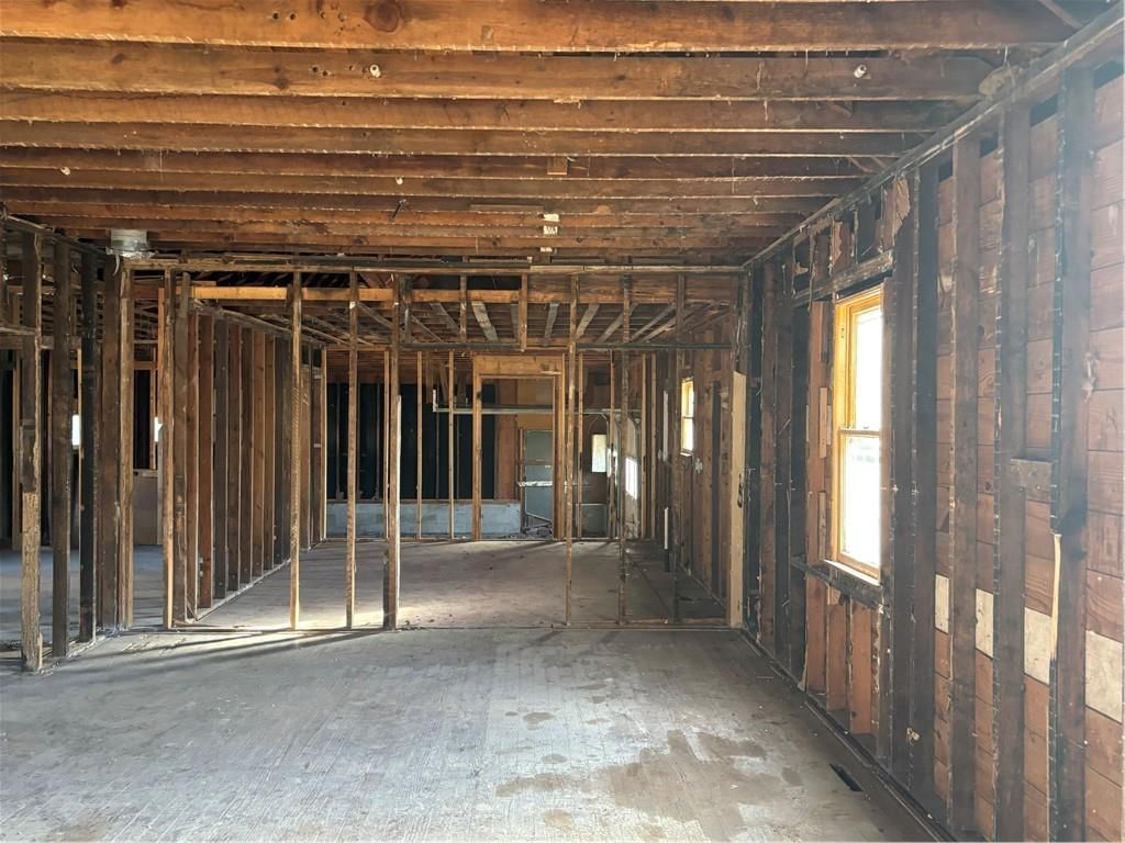 208 Harrington Avenue — photo 2