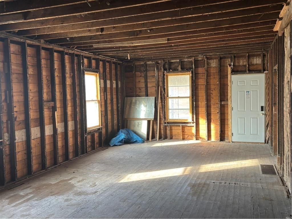 208 Harrington Avenue — photo 3