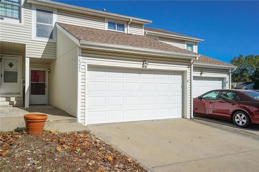 1426 E Mart Way Circle, Olathe, KS