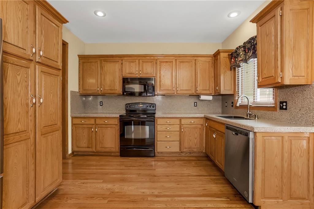12204 England Street — photo 8