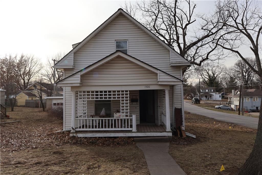 1500 S Maywood Avenue — photo 2