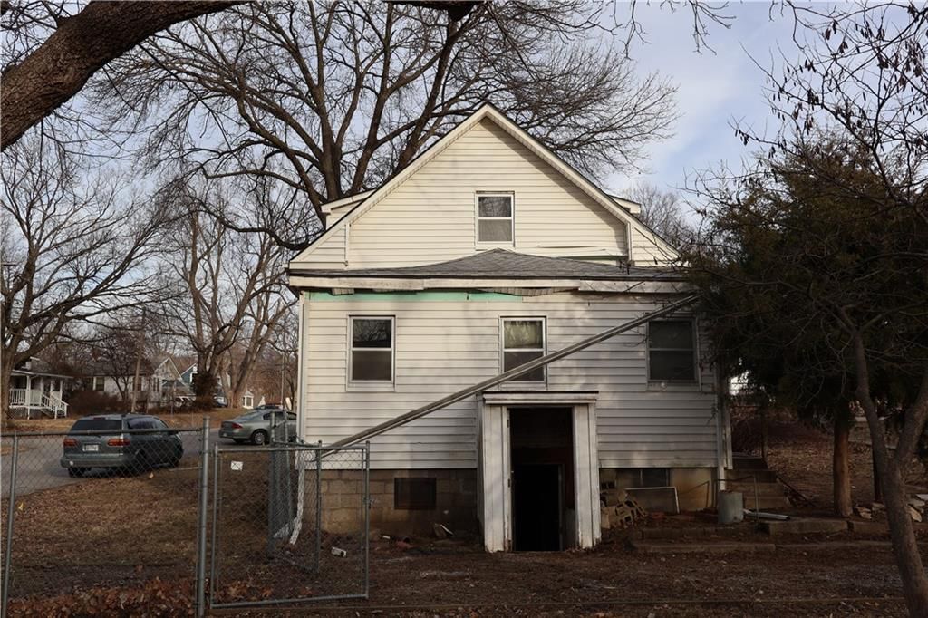 1500 S Maywood Avenue — photo 8
