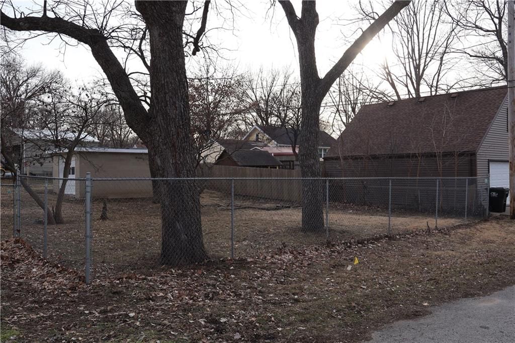1500 S Maywood Avenue — photo 10