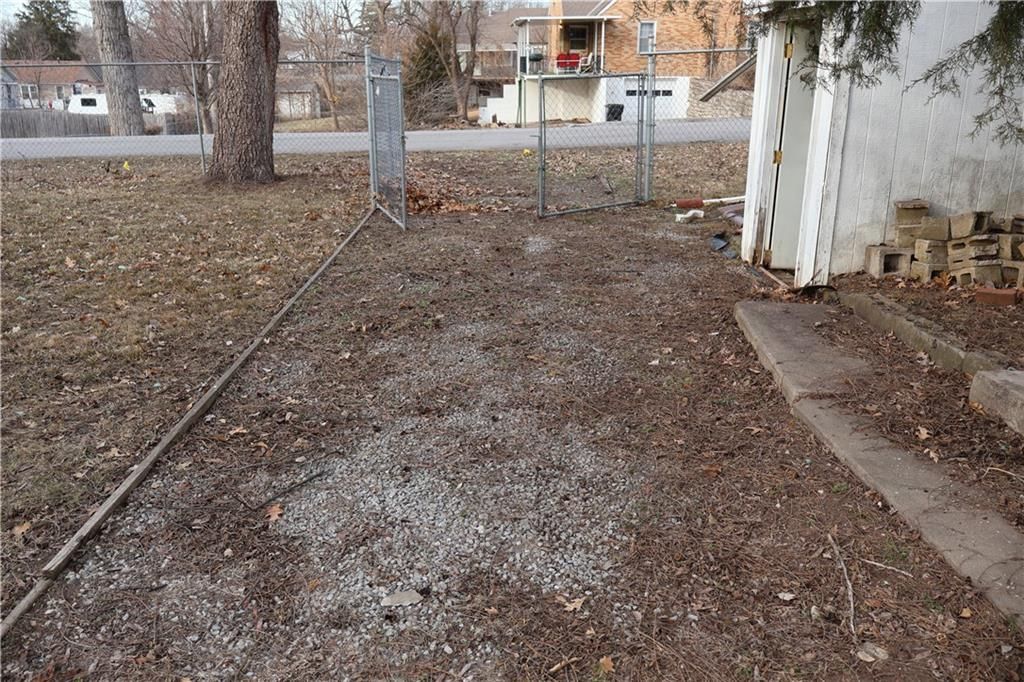 1500 S Maywood Avenue — photo 32