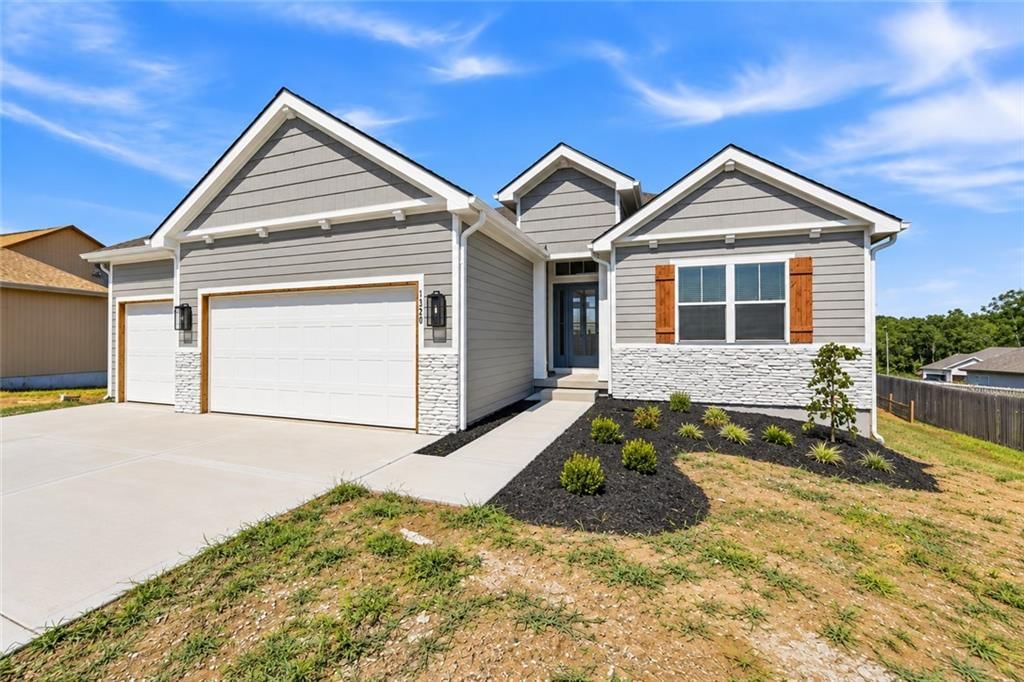 1320 NE 122nd Street, Kansas City, MO