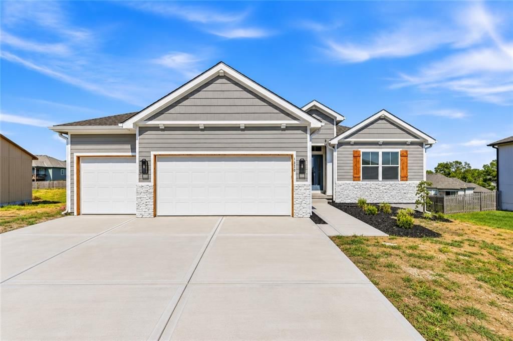 1320 NE 122nd Street, Kansas City, MO: listing photo 2