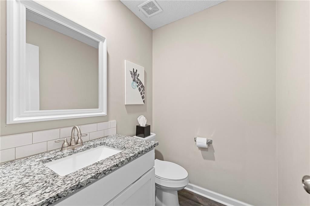 202 NW Redwood Court — photo 9