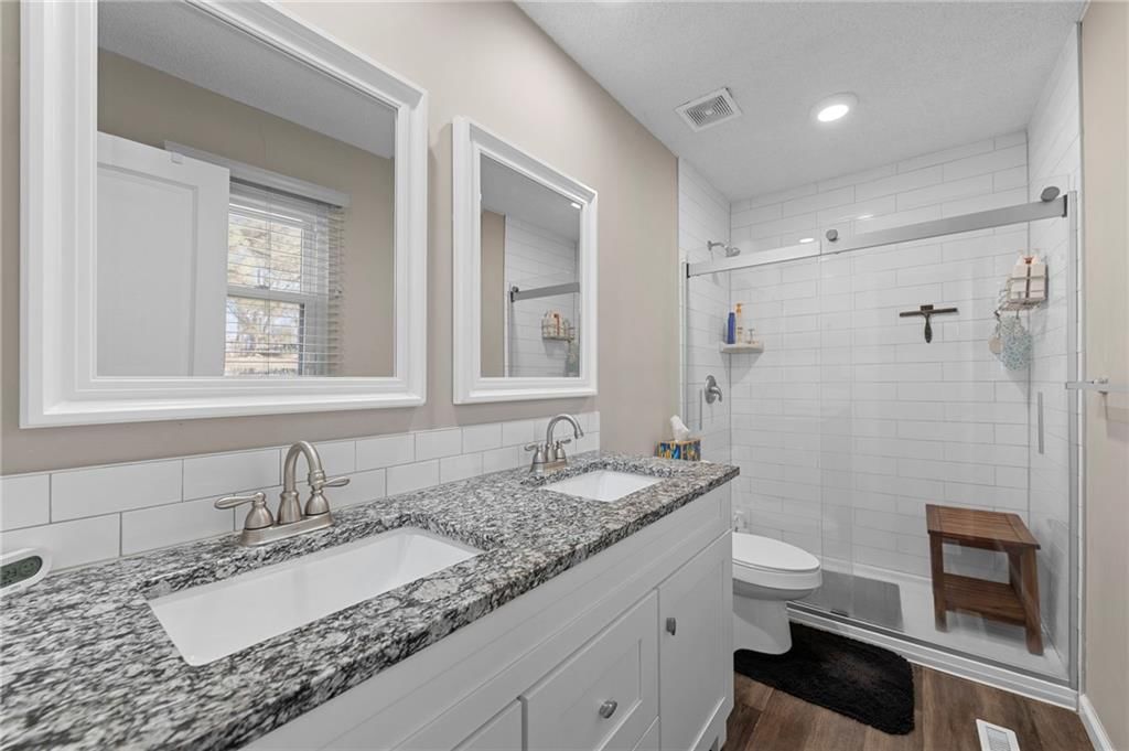 202 NW Redwood Court — photo 12
