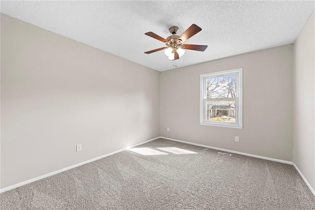 202 NW Redwood Court — photo 15