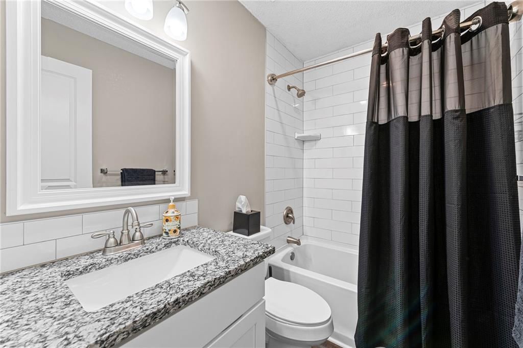 202 NW Redwood Court — photo 17